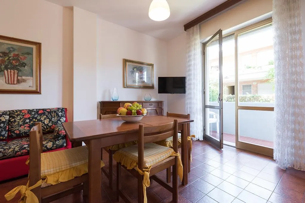 Comfort Beach House Apartment Marina di Massa 0*,